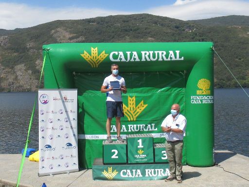 Lago de Sanabria, Schwimmwettbewerb 2021, Galende, Provinz Zamora, Spanien, Siegerehrungen nach Kategorie und Strecke