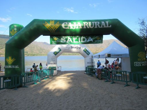 Lago de Sanabria, Schwimmwettbewerb 2022, Galende, Provinz Zamora, Spanien, Start– Zielbereich am Ufer