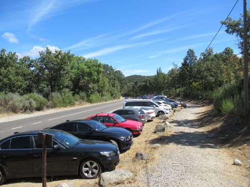 Lago de Sanabria, Schwimmwettbewerb 2023, Galende, Provinz Zamora, Spanien, kostenloser Parkplatz an der Landstraße ZA-104