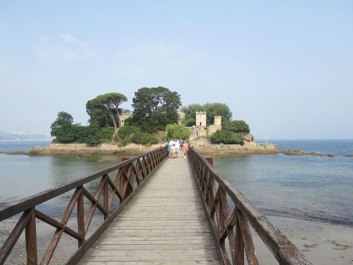 Schloss Santa Cruz, Santa Cruz de Oleiros, Spanien, Fußgängerbrücke zur Insel