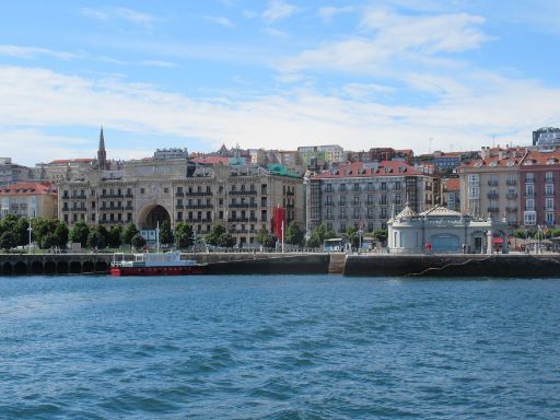 Hafenrundfahrt, Santander, Spanien, Blick auf den Palacete del Embarcadero