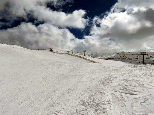 Skigebiet, sierra nevada®, Spanien, Piste Aguila im unteren Bereich beim Sessellift Virgen de las Nieves