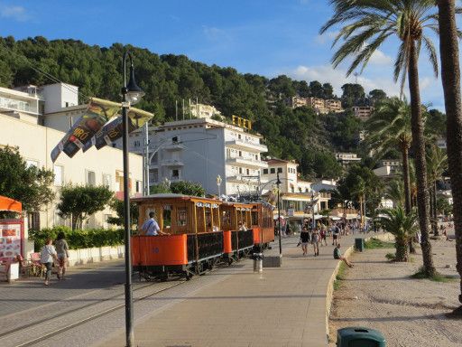 Sóller, Mallorca, Spanien, Tram / Straßenbahn an der Hafenpromenade