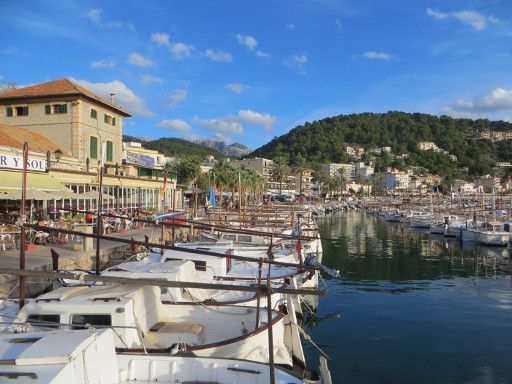 Sóller, Mallorca, Spanien, Hafen mit kleinen Booten