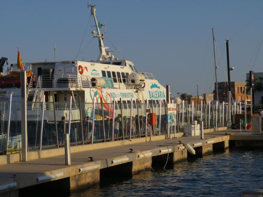 Baleària, Fähre, Spanien, Fähre Maverick im Hafen Formentera