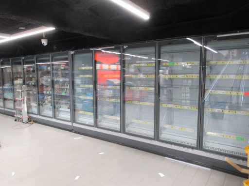 Stromausfall 28. April 2025, Spanien, ALDI, Calle de Alcalá 380, 28027 Madrid, Tiefkühlwaren leere Regale am 29.04.2025