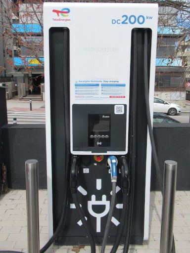 TotalEnergies Charge+ Karte, Spanien, 200 kW Ladesäule Calle de Isaac Jiménez 2, 28037 Madrid