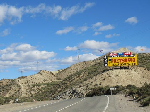 Cinema Studios Fort Bravo, Tabernas, Spanien, Hinweisschild zu den Cinema Studios Fort Bravo an der N-340A