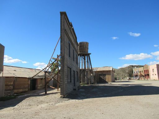 Cinema Studios Fort Bravo, Tabernas, Spanien, Kulisse einer Hauswand und Wasserbehälter