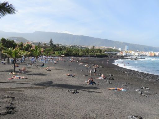 Puerto de la Cruz, Teneriffa, Spanien, schwarzer Sand am Playa Jardin