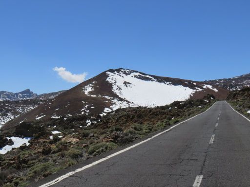 Teneriffa, Teide Nationalpark, Spanien, Verlauf der Landstraße nach dem Waldgebiet