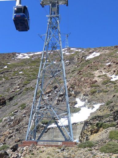 Teleférico del Teide®, Teneriffa, Spanien, Stützpfeiler und entgegenkommende Kabine