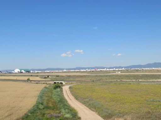 PLATA Aeropuerto de Teruel, Flughafen, Teruel, Spanien, Blick von der N-234 auf das Flughafengelände