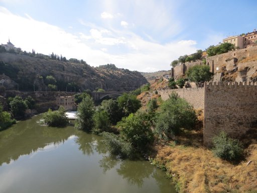 Toledo, Spanien, Rio Tajo Ansicht von der Alcántara Brücke