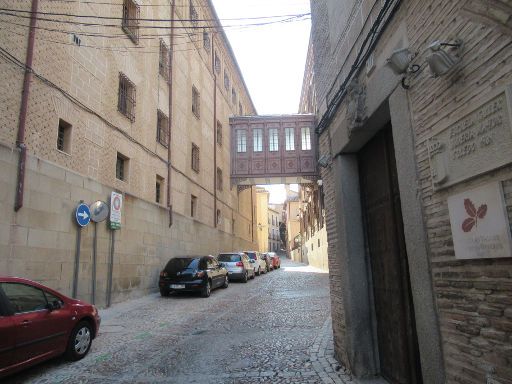 Real Colegio Doncellas Nobles, Toledo, Spanien, überdachte Verbindung zum Nachbargebäude
