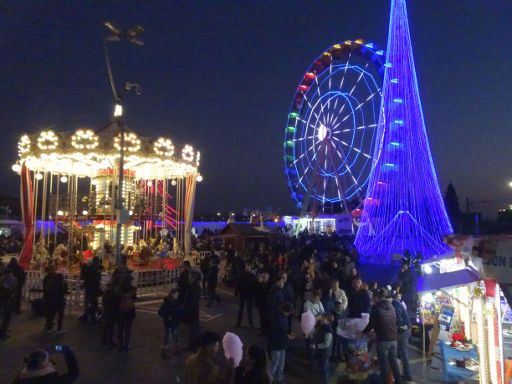 Mágicas Navidades de Torrejón Weihnachtsmarkt 2018, Torrejón de Ardoz, Spanien, Karussell und Riesenrad