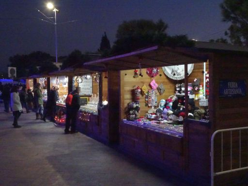 Mágicas Navidades de Torrejón Weihnachtsmarkt 2018, Torrejón de Ardoz, Spanien, Verkaufsstände mit Weihnachtsartikeln