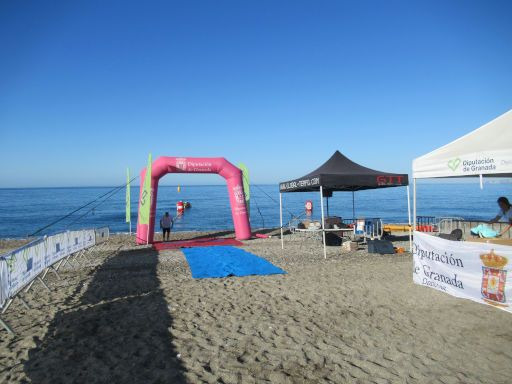 Traves&iacute;a a nado, Torrenueva Costa, 2026, Torrenueva Costa, Spanien, Schwimmwettbewerb, Anmeldung vor Ort am Playa de la Pel&aacute;