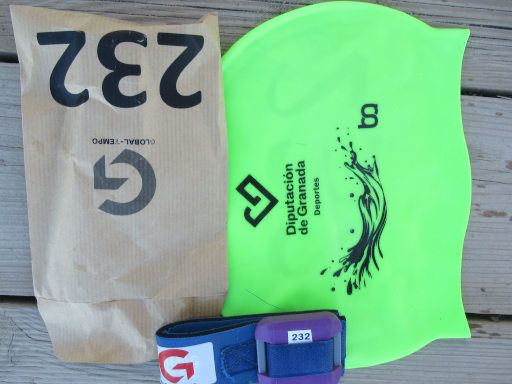 Traves&iacute;a a nado, Torrenueva Costa, 2026, Torrenueva Costa, Spanien, Schwimmwettbewerb,  Starterpaket mit Badekappe und Chip Zeitmessung