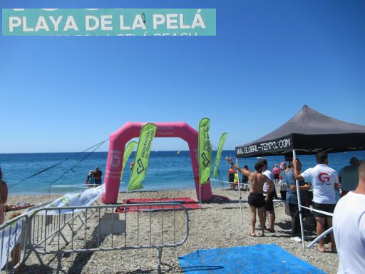 Traves&iacute;a a nado, Torrenueva Costa, 2026, Torrenueva Costa, Spanien, Schwimmwettbewerb, Ziel am Playa de la Pel&aacute;