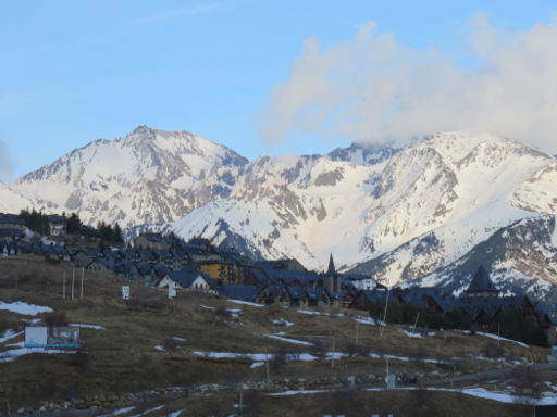 Urbanización Formigal, Huesca, Spanien, Ansicht von der Skistation Sextas