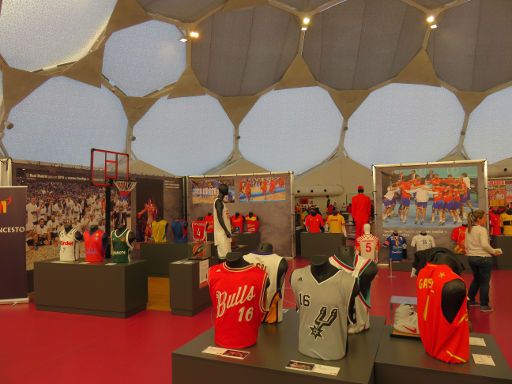 Sportmuseum (Wanderausstellung), Valladolid, Spanien, Basketballtrikots