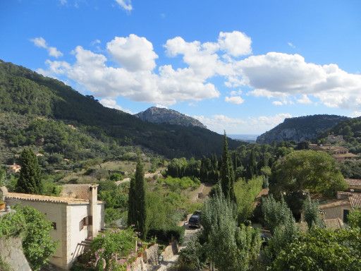 Kartause & Schloss, Valldemossa, Mallorca, Spanien, Ausblick vom Garten ins Tal