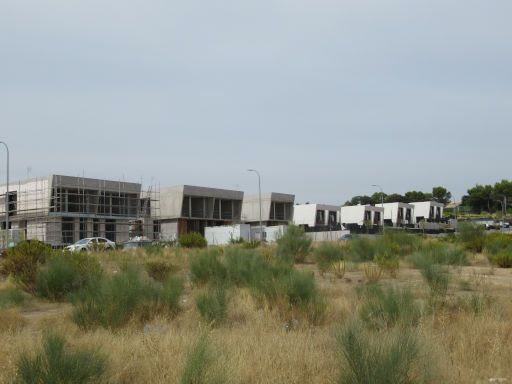 Stadtteil El Monte de la Villa, Villaviciosa de Odón, Spanien, Reihenhäuser nördlich vom LIDL Markt
