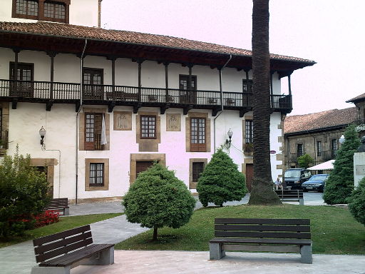 Villaviciosa, Spanien, gemütlicher Platz im Zentrum