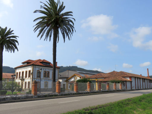 Bodega de Sidra El Gaitero, Villaviciosa, Spanien, Außenansicht an der N-632