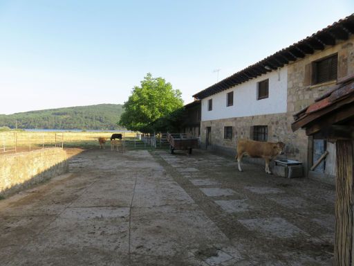 Vinuesa, Soria, Spanien, Bauernhof am Stausee