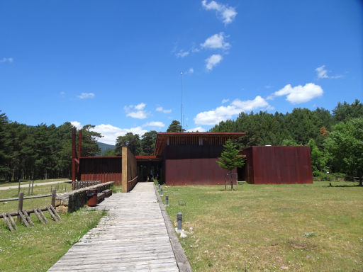 Waldmuseum, Museo del bosque, Vinuesa, Spanien, Außenansicht, Zugang vom Parkplatz