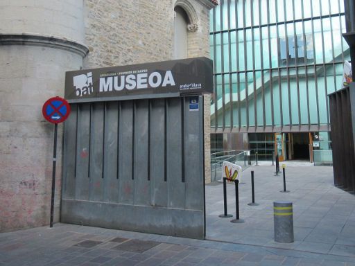 Bibat Museum, Vitoria-Gasteiz, Spanien, Außenansicht Calle de Cuchillería 54, 01001 Vitoria-Gasteiz