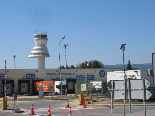 Vitoria-Gasteiz, Flughafen VIT, Spanien, Kontrollturm und Frachtzentrum