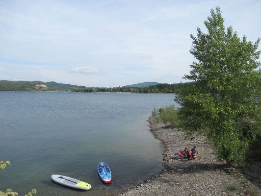 VIII Travesía Solidaria Kedada brazadas Solidarias, 2023, Stausee Ullíbarri Gamboa, Schwimmwettbewerb, Vitoria-Gasteiz, Spanien, Stausee Ullíbarri Gamboa und die Insel Zuaza