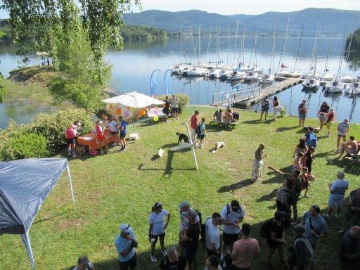 XI Traves&iacute;a Kedada Brazadas Solidarias Euskadi, 2026, Stausee Ull&iacute;barri, Schwimmwettbewerb, Vitoria-Gasteiz, Spanien, Club N&aacute;utico de &Aacute;lava Aldayeta und Hafen