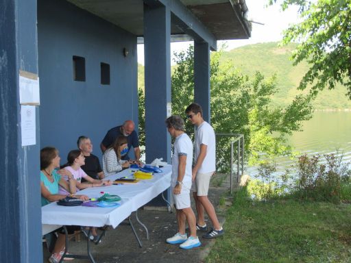 XI Traves&iacute;a Kedada Brazadas Solidarias Euskadi, 2026, Stausee Ull&iacute;barri Gamboa, Schwimmwettbewerb, Vitoria-Gasteiz, Spanien, Anmeldung vor Ort