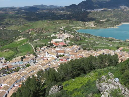 Zahara de la Sierra, Spanien, Blick auf das Dorf vom Torre del Homenaje