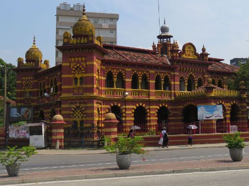 Colombo, Sri Lanka, Historisches Krankenhaus im Hintergund das moderne Krankenhausgebäude