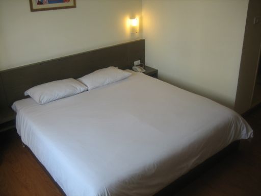 All Seasons Bangkok Siam, Bangkok, Thailand, Standardzimmer 724 mit Doppelbett