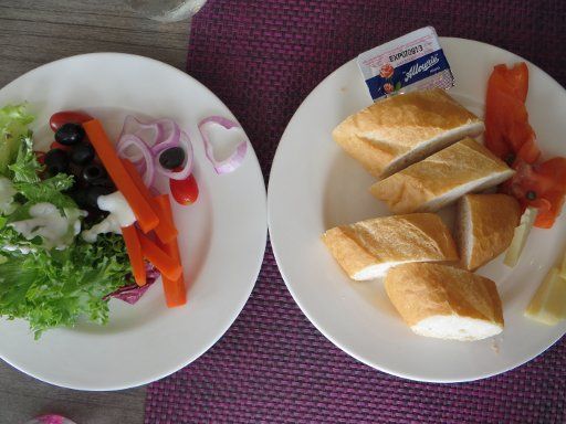 Mercure Bangkok Siam, Bangkok, Thailand, „The Eight“ Salat, Weißbrot, Lachs und Käse