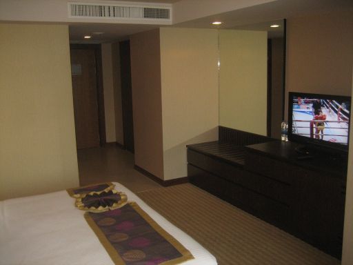 President Palace Hotel, Bangkok, Thailand, Queen Size Bett, Kofferablage, Flachbildfernseher, Eingangsbereich