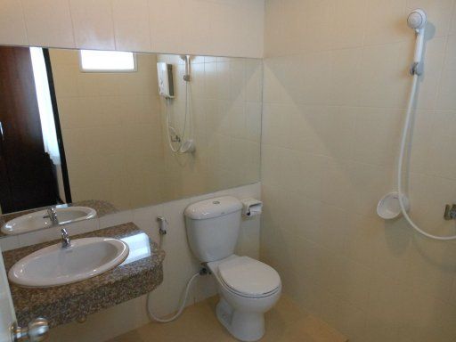 777 Hometel Hotel, Nakhon Phanom, Thailand, Badezimmer mit Waschbecken, WC und Dusche