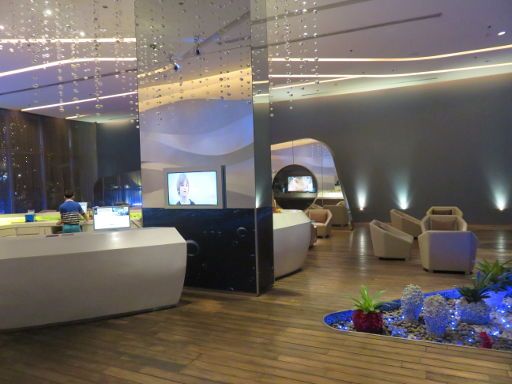 Baraquda Pattaya – MGallery by Sofitel, Pattaya, Thailand, Empfangshalle mit Sitzgelegenheiten und Internet PC