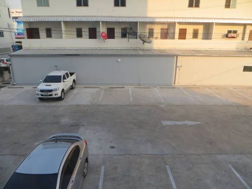 HOP INN Hotel, Khon Kaen, Thailand, Ausblick aus dem Zimmer 209 auf den kostenlosen Parkplatz