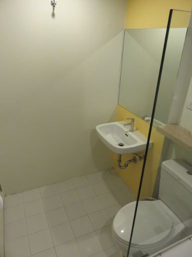 HOP INN Hotel, Nakhon Ratchasima, Thailand, Bad mit WC und Waschbecken