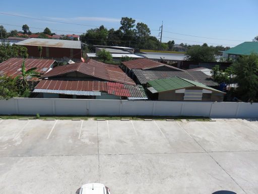 HOP INN Hotel, Ubon Ratchathani, Thailand, Ausblick aus dem Zimmer 307 auf den kostenlosen Parkplatz