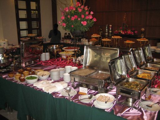 Laithong Hotel, Ubon Ratchathani, Thailand, nur ein Teil vom Frühstücksbuffet