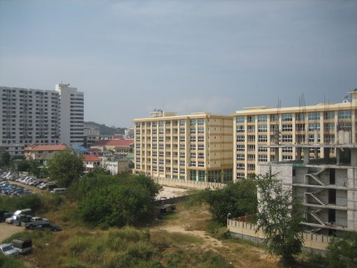 Q.D. Sweets Mansion, Pattaya, Thailand, Ausblick vom Balkon Richtung Meer, im Hintergrund ist der Pattaya Hill zu erkennen
