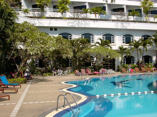 Royal Twins Palace, Pattaya, Thailand, Standard Zimmer mit Ausblick auf das Marriott Hotel